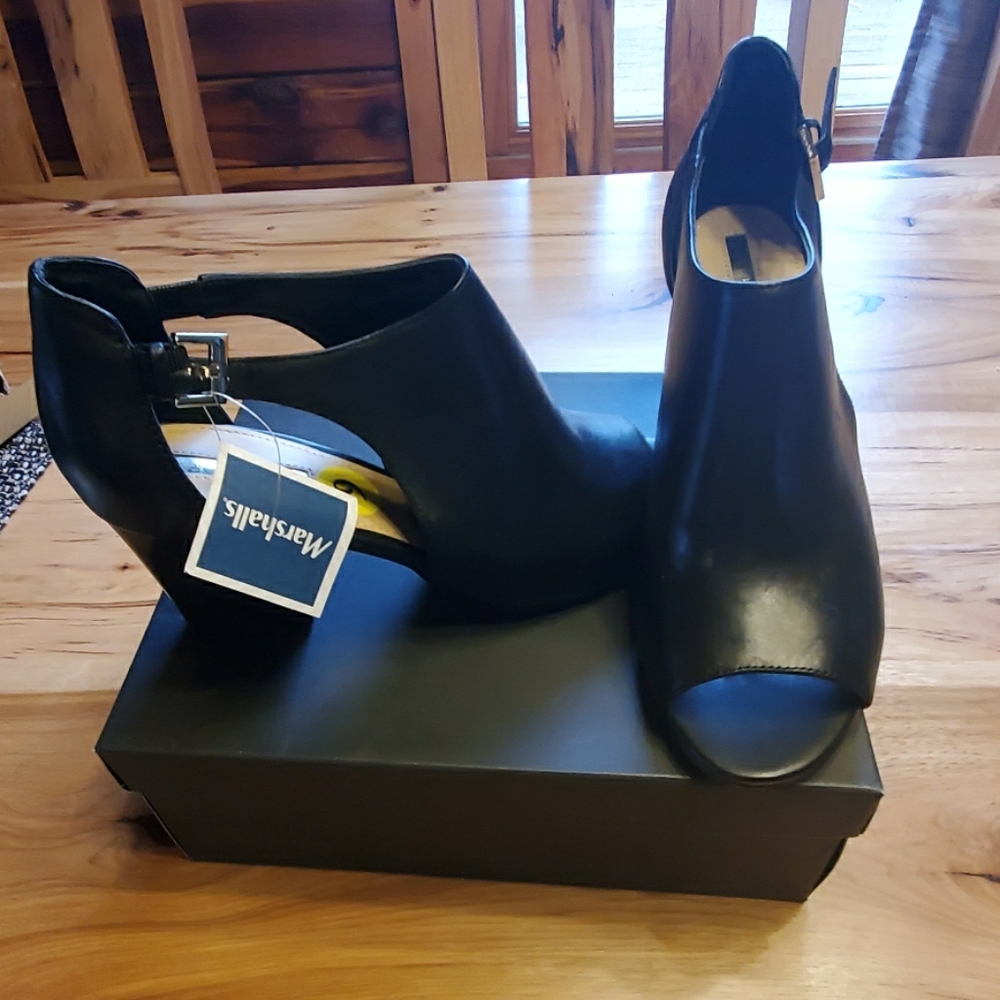 Tahari black heels